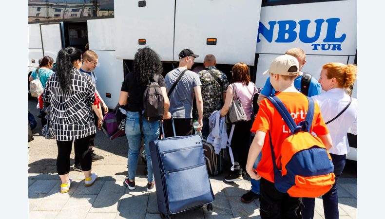 З Харківщини 55 дітей із батьками на 3 місяці вирушили до Стамбула на реабілітацію