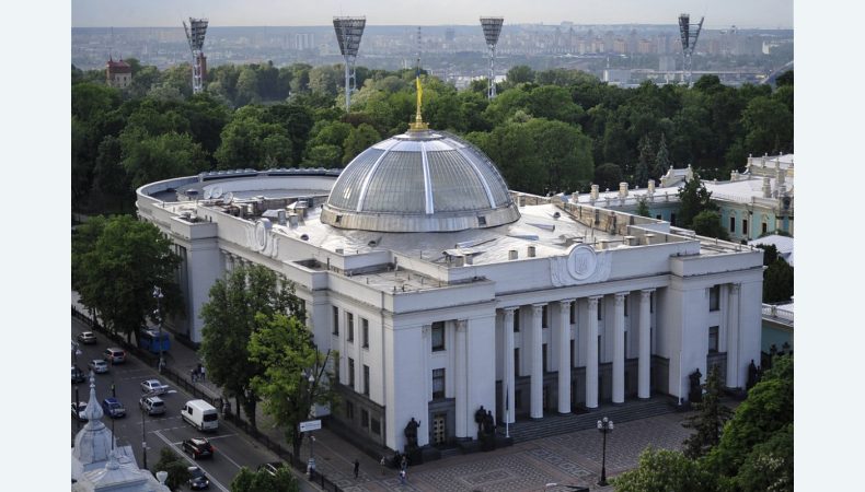 В Україні скасували безмитне ввезення авто