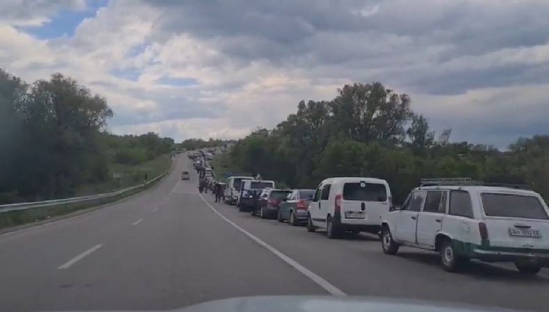 У Василівці у черзі авто на виїзд з окупації померла жінка