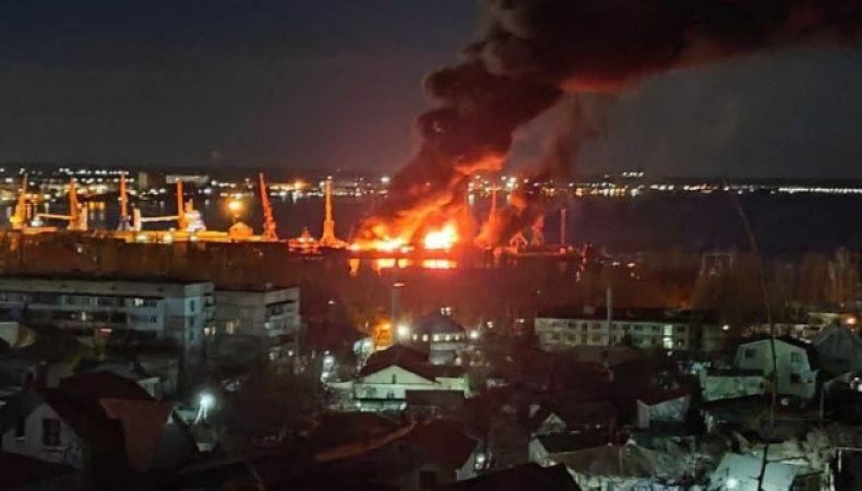 Українські військові знищили російський корабель «Новочеркаськ» в Криму