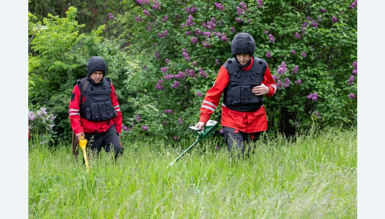 Піротехніки обстежують на наявність вибухонебезпечних предметів ботанічний сад імені М. Гришка: територія поки закрита