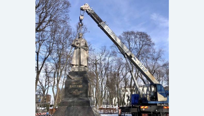 Памʼятник Миколі Ватутіну переносять із Маріїнського парку в центрі Києва до музейного простору