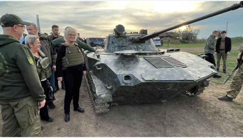 Міністр оборони Німеччини прибула до Одеси