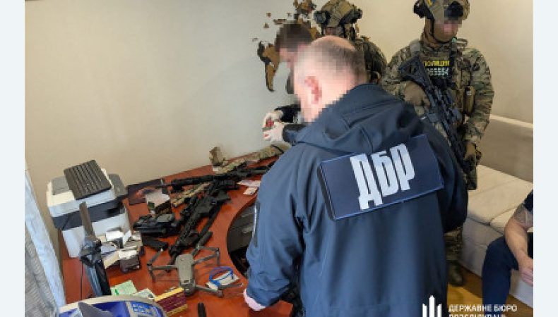 На Донеччині правоохоронець перепродавав трофейну зброю