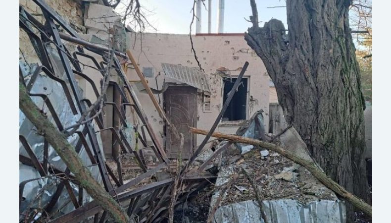 росіяни вчора масовано обстріляли Чорнобаївку: є значні руйнування
