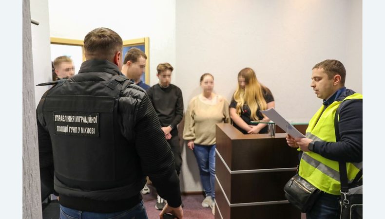 У Києві організували мережу з надання сексуальних послуг