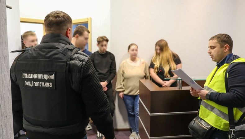 У Києві організували мережу з надання сексуальних послуг
