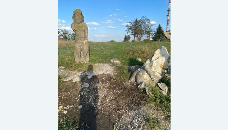 Окупанти зруйнували статуї половецьких баб на Харківщині
