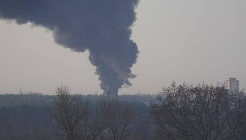 У Волгограді рф масштабна пожежа, горить склад пластикової продукції