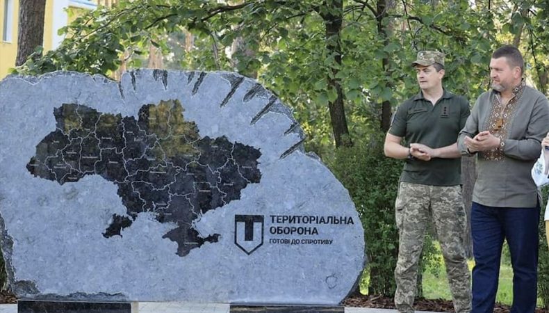 В Ірпені встановили перший в Україні пам’ятник силам Тероборони