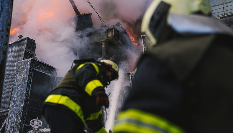 Ракетні удари по столичному ТЕЦ: рятувальники показали наслідки (ФОТО)