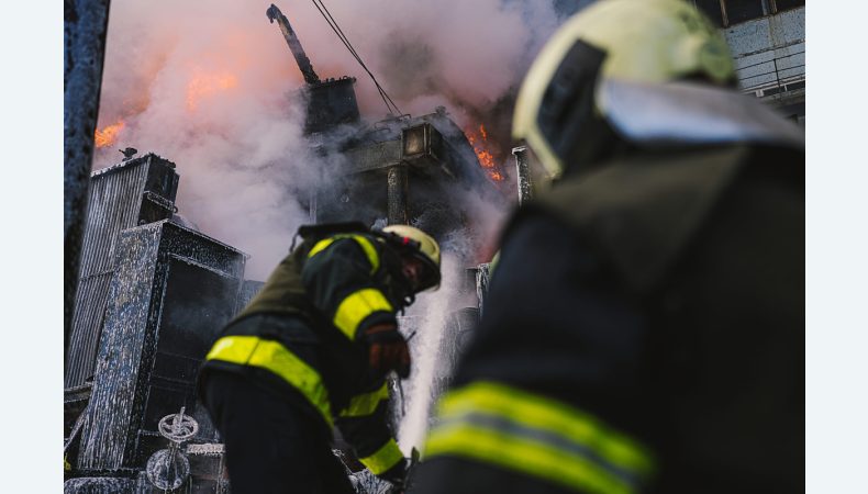 Ракетні удари по столичному ТЕЦ: рятувальники показали наслідки (ФОТО)