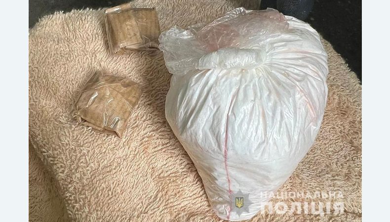 Вилучено кокаїн на понад 700 тисяч гривень — оперативники затримали наркодилерку із Запоріжжя