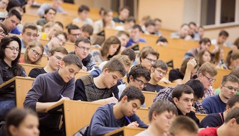 Українські студенти, які вчаться на контракті, можуть повертати 18% виплат за навчання