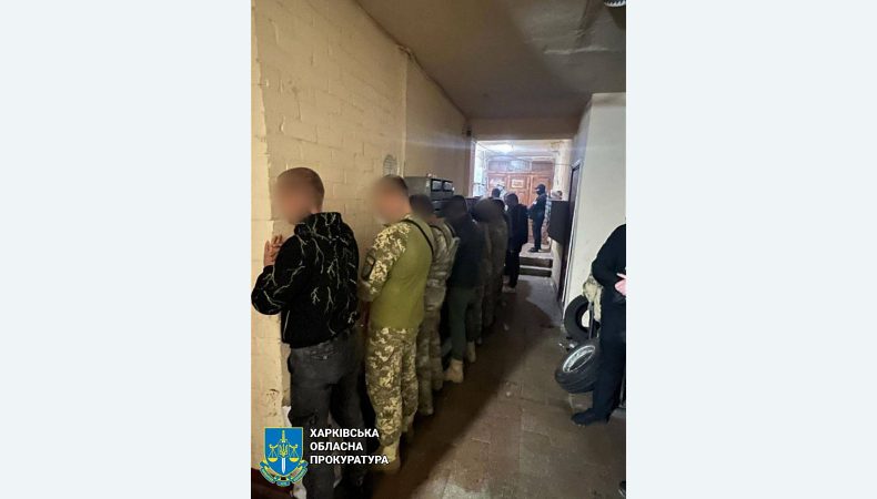 Прикидаючись правоохоронцями, чоловіки вчинили розбій у Харкові