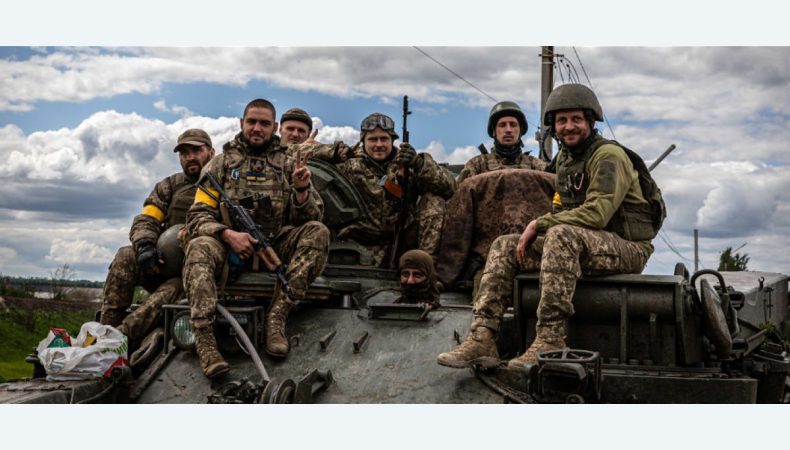 Зеленський пояснив, чому українцям не повідомили про загрозу війни