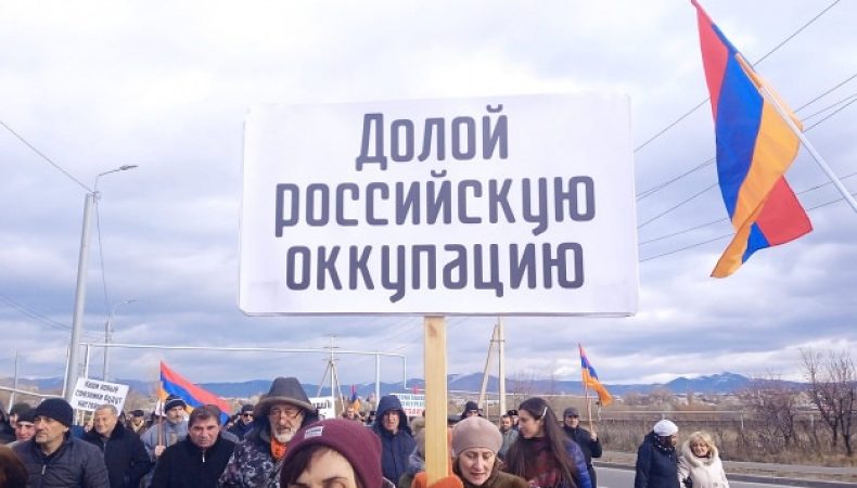 Вірменія: кілька десятків людей приїхали пікетувати російську базу в Гюмрі, є затримані