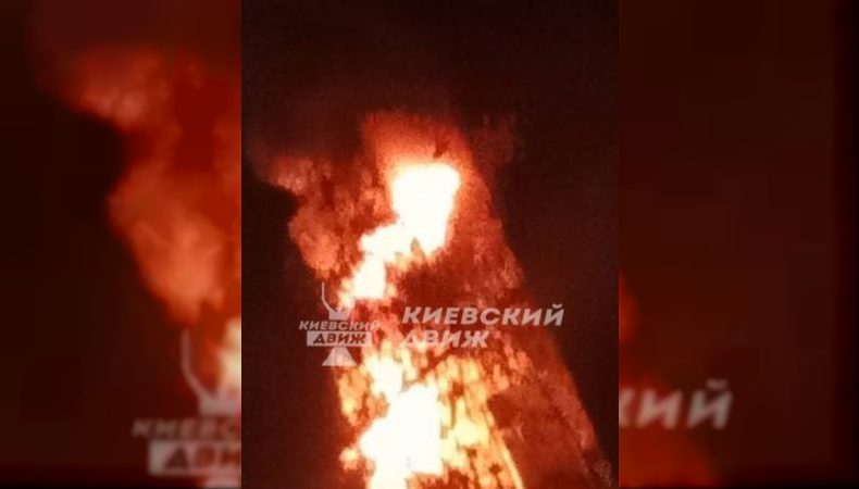 Пожежа внаслідок влучання дрона в Києві