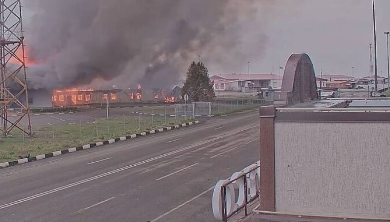 В Бєлгородській області на кордоні з Україною запалав КПП