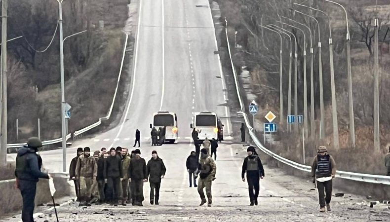 Україна повернула з полону 106 військових, які тримали оборону Бахмута