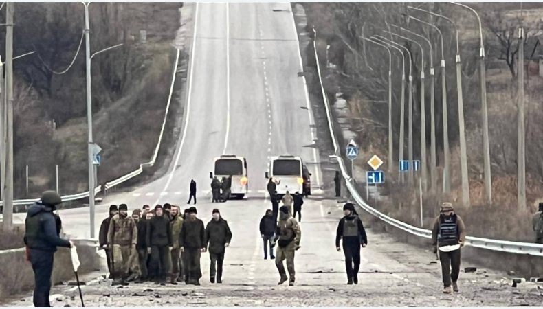 Україна повернула з полону 106 військових, які тримали оборону Бахмута