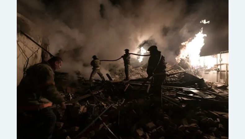 На росії знову вогонь: горить будинок для людей похилого віку, є загиблі (відео)