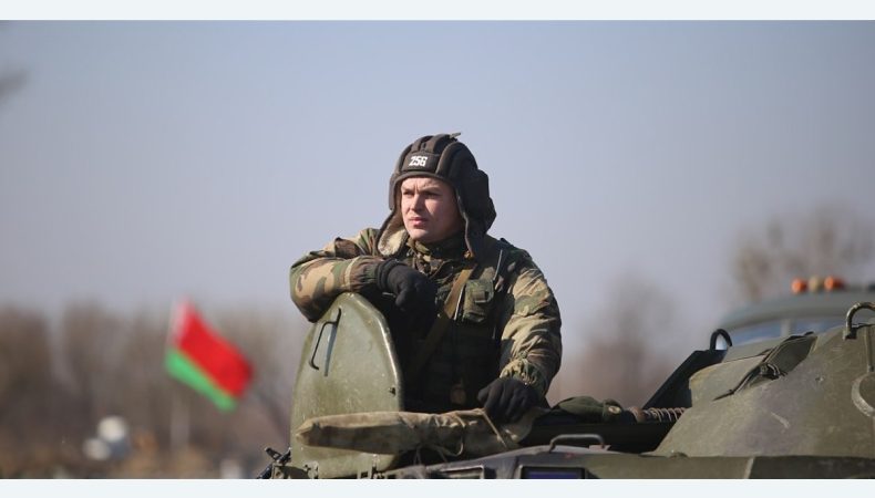 В Білорусі чоловіків викликають до військкоматів