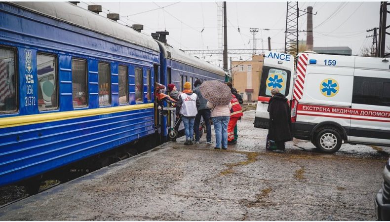 Перший медичний евакуаційний потяг «Лікарів без кордонів»