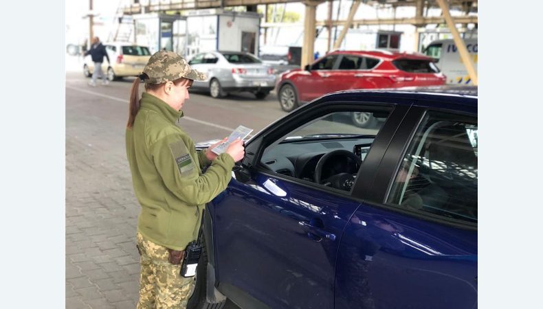 Прикордонники викрили чиновницю, яку підозрюють у державній зраді