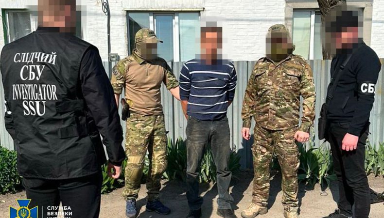 СБУ затримала колаборанта, який отримав «дозвіл» окупантів грабувати будинки на окупованій Луганщині