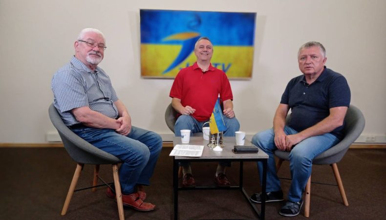 Віктор Шишкін - суддя Конституційного суду у відставці та Іван Пєтухов - голова правління ГС «Національна Асамблея України» на ефірі з Володимиром Тетеруком - головним редактором телеканалу i-ua.tv