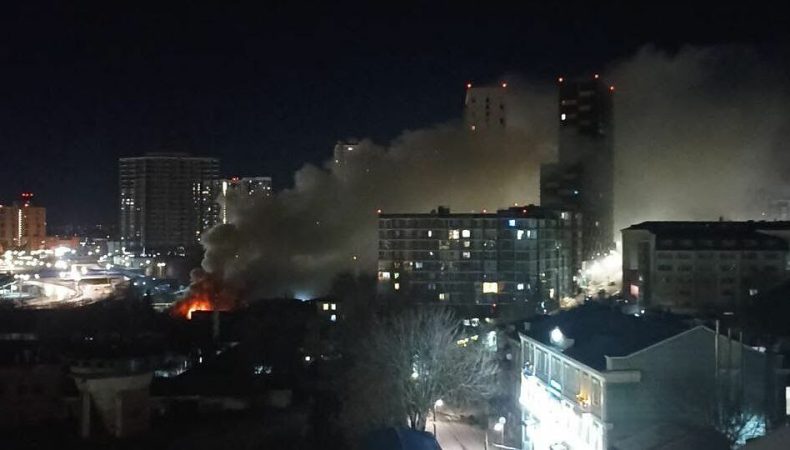 У Ростові спалахнула пожежа поблизу вокзалу