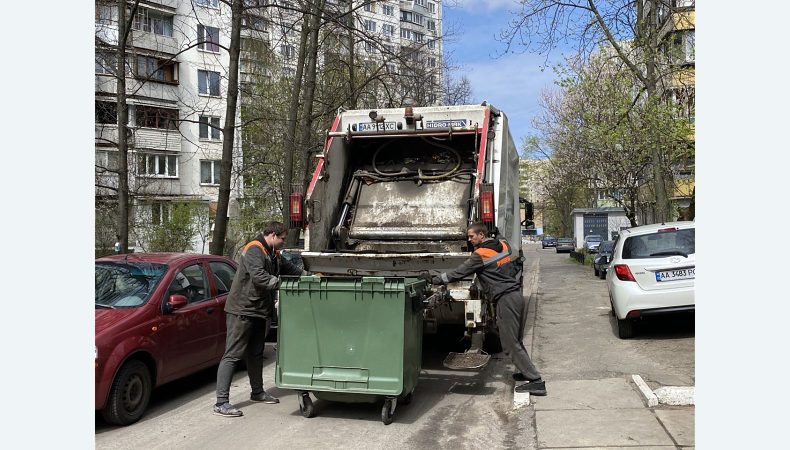 Усі житлово-комунальні служби столиці продовжують працювати у штатному режимі