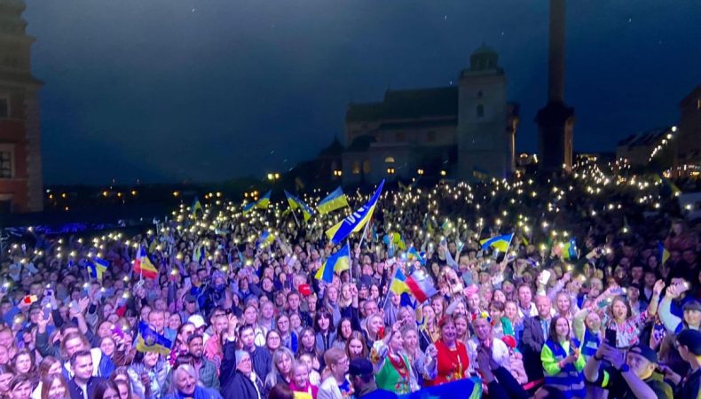 Українці у Варшаві влаштували марш та концерт на знак вдячності полякам