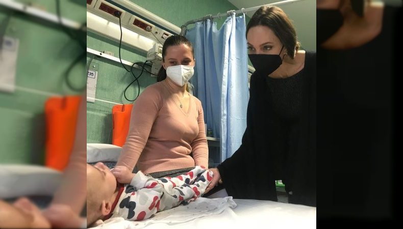Анджеліна Джолі відвідала українських дітей у лікарні Італії