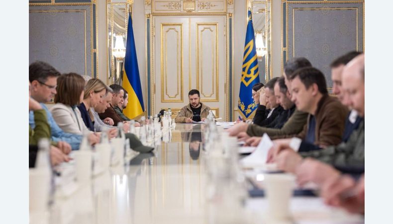 Президент України провів нараду щодо статусу виконання державного бюджету, підготовки плану відновлення, модернізації країни та постачання пального