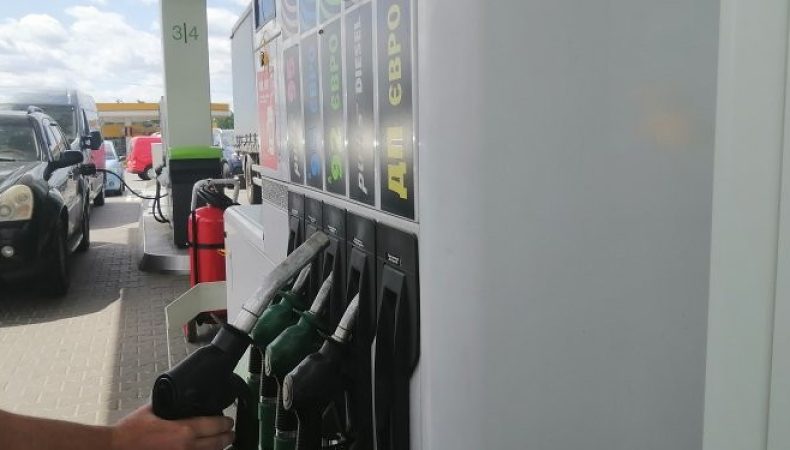 Експерт розповів, чи загрожує українцям дефіцит пального та як зміняться влітку ціни