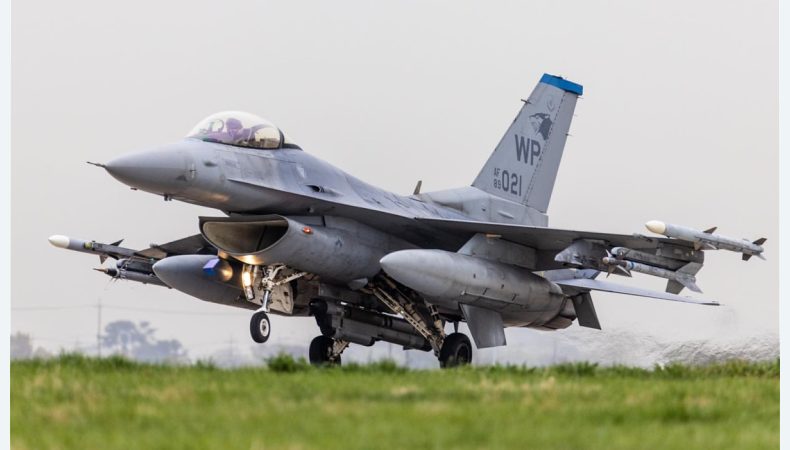 США назвали умови, за яких долучаться до навчання пілотів ЗСУ на F-16