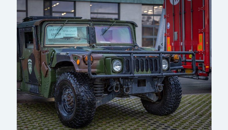 Люксембург передає Україні вантажні фургони HMMWV