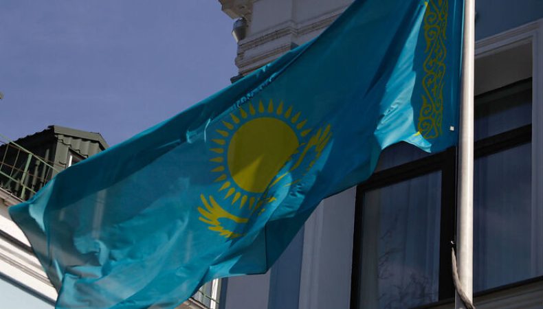Казахстан посилив правила перебування іноземців у країні, зокрема росіян