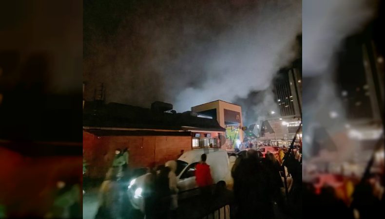 В Києві на Лівобережці маштабна пожежа на ринку: нові подробиці (ВІДЕО)