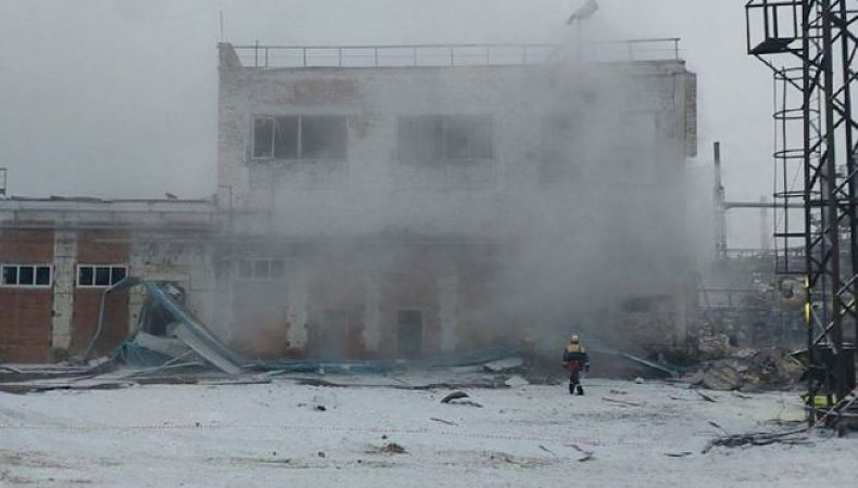 Пожар на нефтеперерабатывающем заводе российском Ангарске