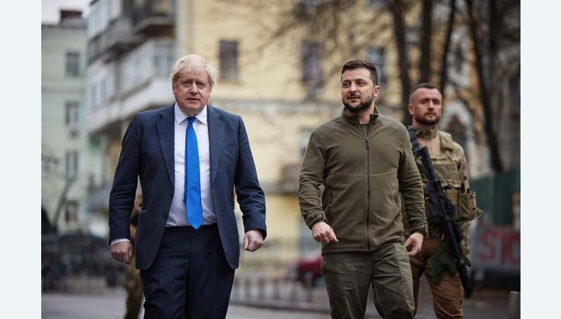 Джонсон повідомив про передачу Україні бронетехніки найближчими днями