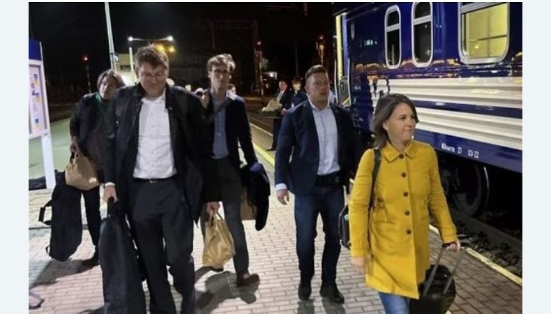 Глава МЗС Німеччини Анналена Бербок неочікувано приїхала до Києва