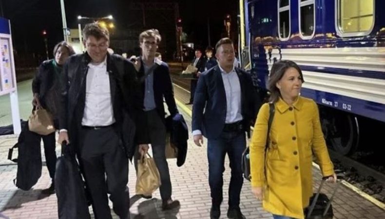Глава МЗС Німеччини Анналена Бербок неочікувано приїхала до Києва