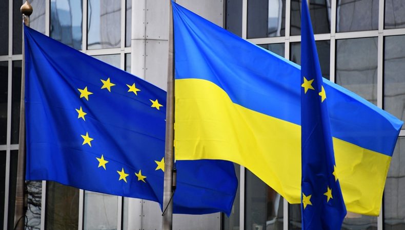 60% українців вірять у те, що Україна побудує сильну економіку та стане членом ЄС