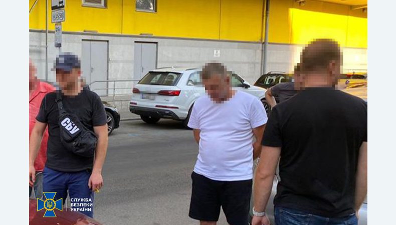 Банда фальшивомонетників хотіли продати у Києві пів мільйона підроблених доларів