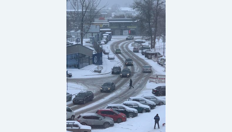 Снігопад у Києві: городяни скаржаться, що у столиці не чистять дороги (ФОТО)