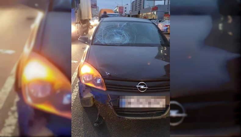 В Одесі автомобіль збив жінку та дитину