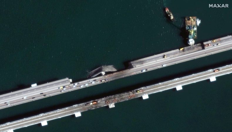 Супутниковий знімок ремонтних робіт на Кримському мосту